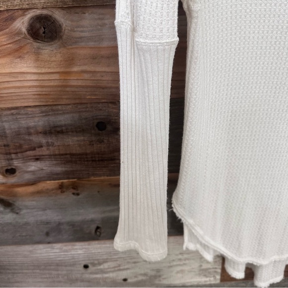 FREE PEOPLE Kristina Drippy Thermal Sweater Top High Low Hem Rayon White  XS - Picture 4 of 8